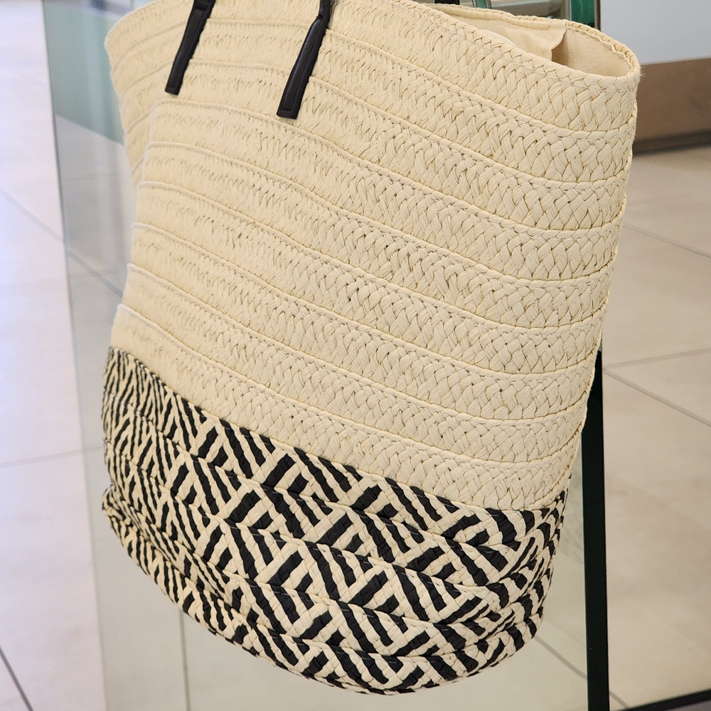 AR New York Woven Women's Large Straw Beach Tote Bag with Black Handles - Picture 5 of 10